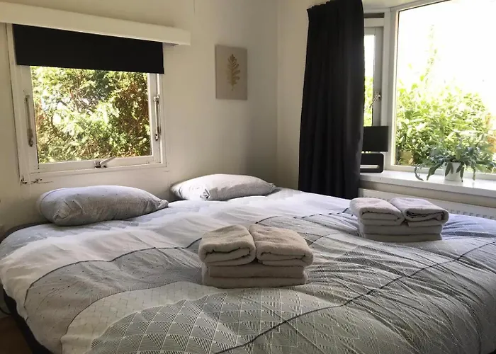 Private Big Garden Double Chalet With Outside Hottub And Barrelsauna, Woodside, Nature