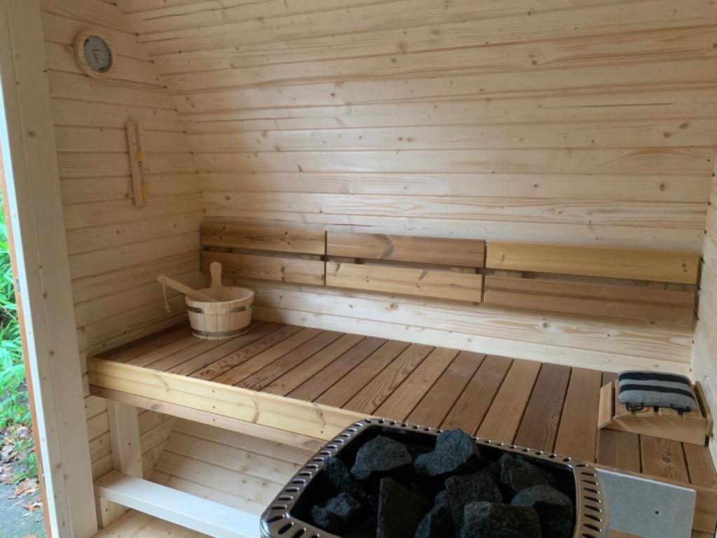 Private Big Garden Double With Outside Hottub And Barrelsauna, Woodside, Nature