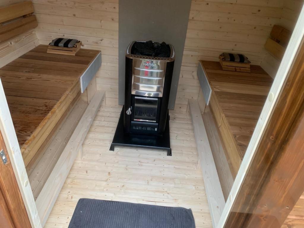 Private Big Garden Double With Outside Hottub And Barrelsauna, Woodside, Nature Apartment *