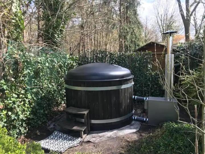 Private Big Garden Double With Outside Hottub And Barrelsauna, Woodside, Nature Apartment *
