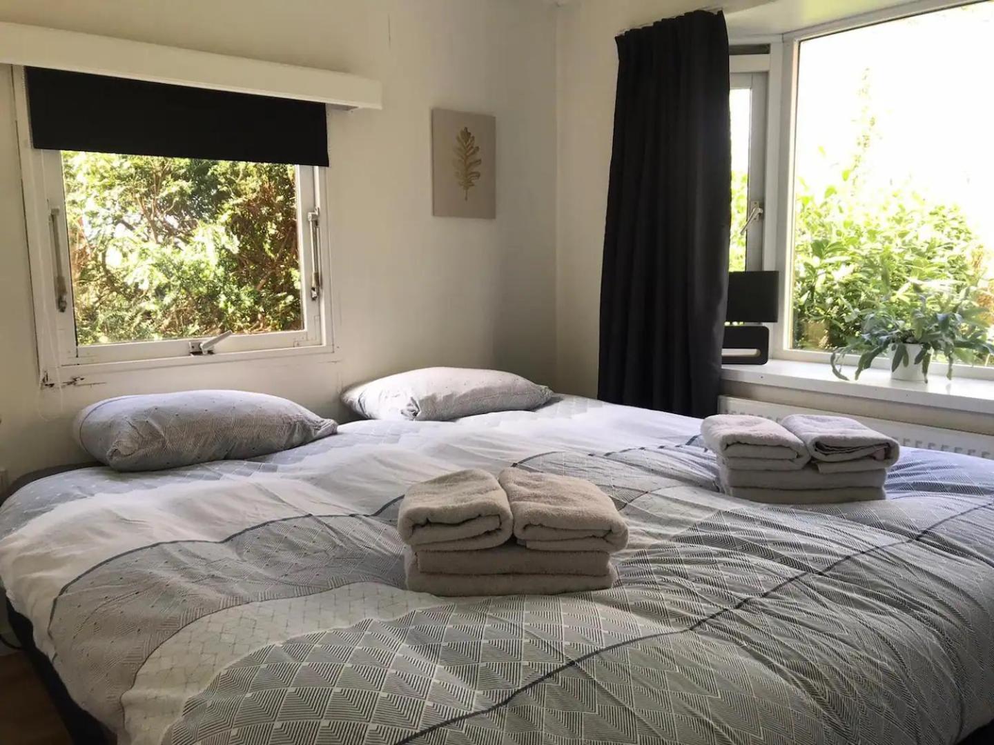 Private Big Garden Double With Outside Hottub And Barrelsauna, Woodside, Nature Apartment Voorthuizen